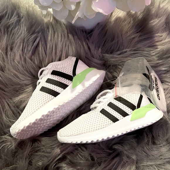 Toddler Adidas size 6 - Picture 1 of 4